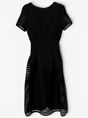 Elegant Black Lace Full-Skirted Prom Midi Dress Size M